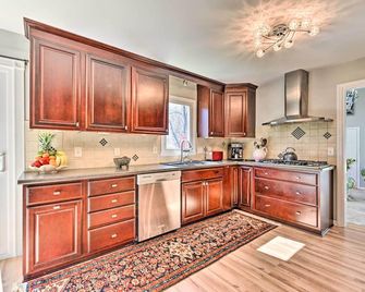 Pittsford Trolley Home - Near Erie Canal! - Pittsford - Phòng bếp