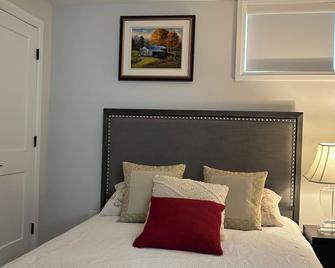 Entire 2 Bedroom Apartment in Kitchener - Kitchener - Bedroom