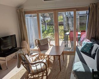 Sparkling newly built house close to city & nature - Estocolmo