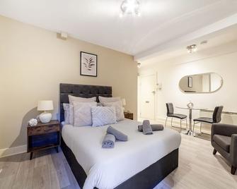 The Maida Vale Flat - London - Bedroom