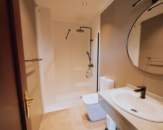 Hotel Playa la Ñora by gaiarooms - Villaviciosa - Bathroom