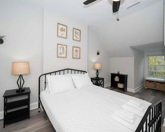 Fairfax Manor Pearl Suite - Norfolk - Bedroom