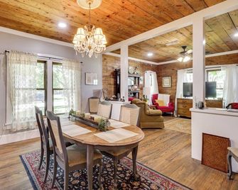 1925 Craftsman Bungalow - 1 Mi to Dtwn Waxahachie! - Waxahachie - Eetruimte