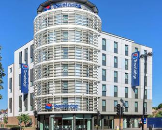 Tvl Kingston Upon Thames - Kingston upon Thames - Building