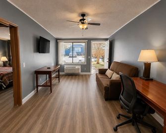 Sunwestern Suites - Douglasville
