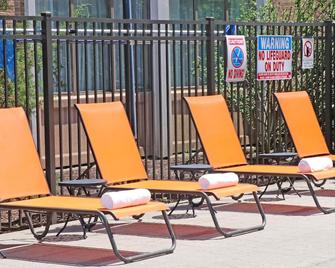 Ethan Allen Hotel - Danbury - Patio