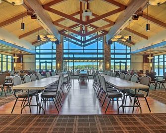 Arrowhead Lake Access Cabin with Resort Amenities - Mt Pocono - Restaurant