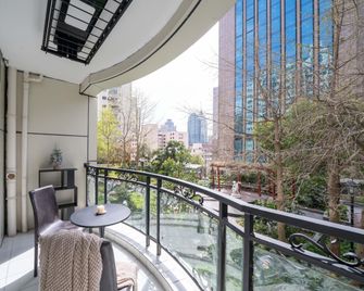 Book and Bed-People's Square - Shanghai - Balcony