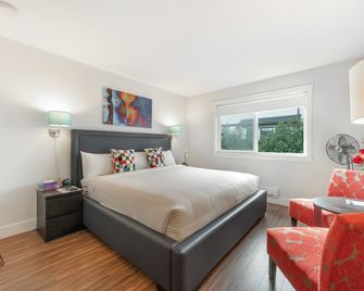 Queens Hotel - New Westminster