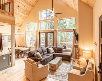 Sierra Luxury Chalet - w/ Central Heat! - Dorrington - Sala de estar