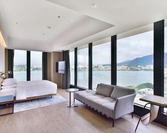 Four Points by Sheraton Taipei Bali - Taipei City - Living room