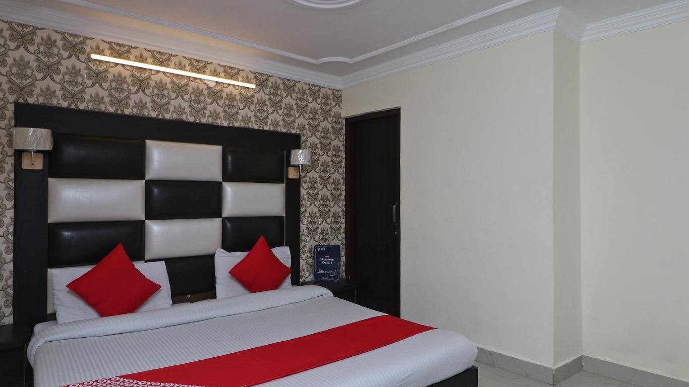 OYO 9452 Hotel Moonlight