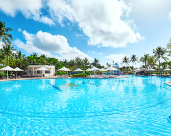 Leopalace Resort Guam - Yona - Pool