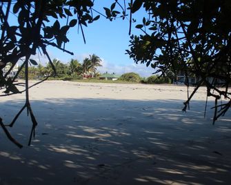 Hotel Isamar Galapagos Beachfront - Puerto Villamil - Beach