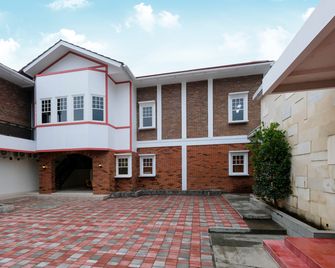 Super OYO Collection O 2383 Andongkoe 64 Salatiga - Salatiga - Будівля