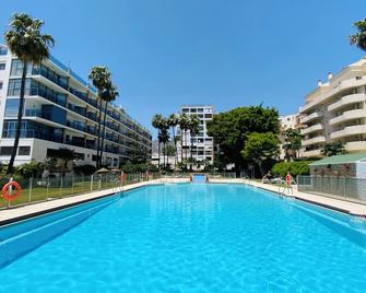 Apartamentos Ms Puerto Marina - Benalmádena - Pool