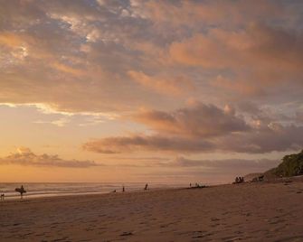 Surf Casitas - High Tide Bungalow - Tambor - Playa