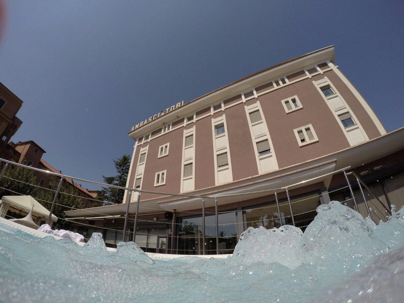 أمباسكياتوري بليس هوتل