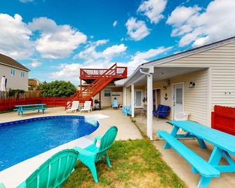 Off The Board - Virginia Beach - Pool