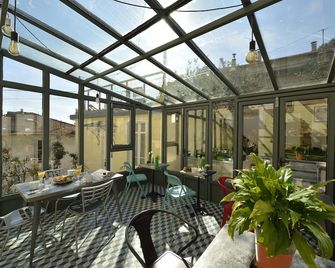 بي آند بي فيلا دو روك فليوري - كان - مطعم