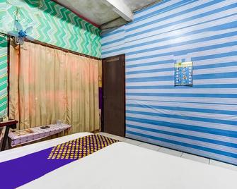 OYO Life 91060 Villa Wijaya Homestay - Pasuruan - Slaapkamer