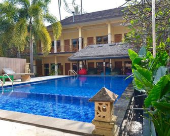 Central Inn Senggigi - Senggigi - Piscina
