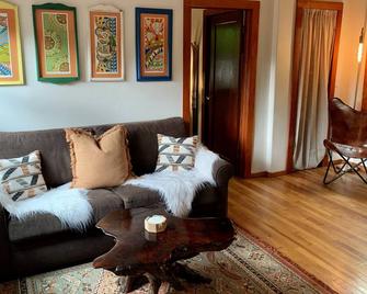 Downtown Hot Springs Cabin - Great Location - Very Private Yard & Cabin - Glenwood Springs - Living room