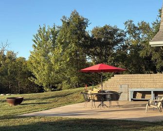 Charming modern farmhouse - four miles from WSRC - Sparta - Binnenhof