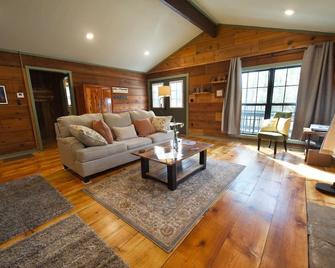 The Edlin House! Featured On Hgtv's Hometown! - Ellisville - Sala de estar
