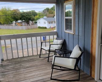 Coastal Themed studio with lots of amenities in peaceful Kernersville. - Kernersville - Balcón