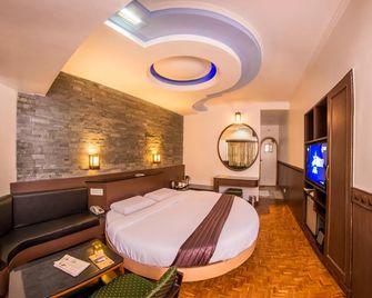 Hotel Hilltop Towers - Kodaikanal