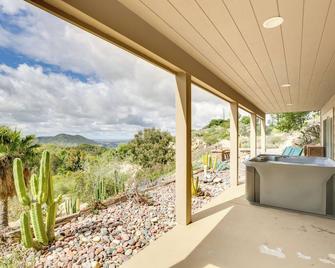 Hot Tub and Balcony Rainbow Retreat Near Wineries! - Fallbrook - Балкон