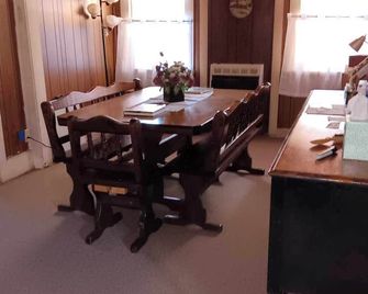 Farmhouse sleeps 2 -6 in the Allegheny National Forest outside Bradford Pa - Bradford - Dining room