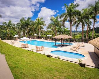 Hotel Vista Alegre - Comerío - Piscina