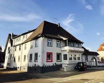 Heckenrose - Ringsheim - Gebäude