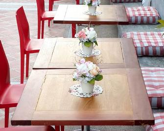 J2 Hotel - Mae Sot - Ristorante