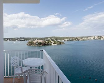 Seth Agamenon - Es Castell - Balcon