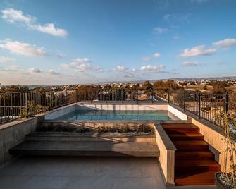 Avenue 101 2 Bed - Paphos - Pool
