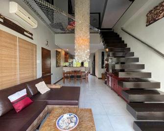 3 bedroom Penthouse at Asiana Villas in Boracay 5 minutes walk to White Beach - Malay - Living room