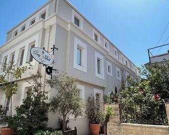 Bay Nihat Otel Lale - Ayvalik - Building