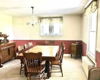 A Beautiful House in a Retreat Center on Mountain - Waynesboro - Dining room