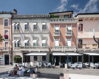 Hotel Locanda del Benaco - Salo - Будівля