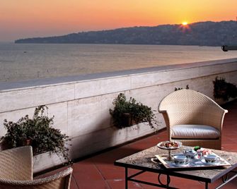 Grand Hotel Santa Lucia - Neapel - Balkon