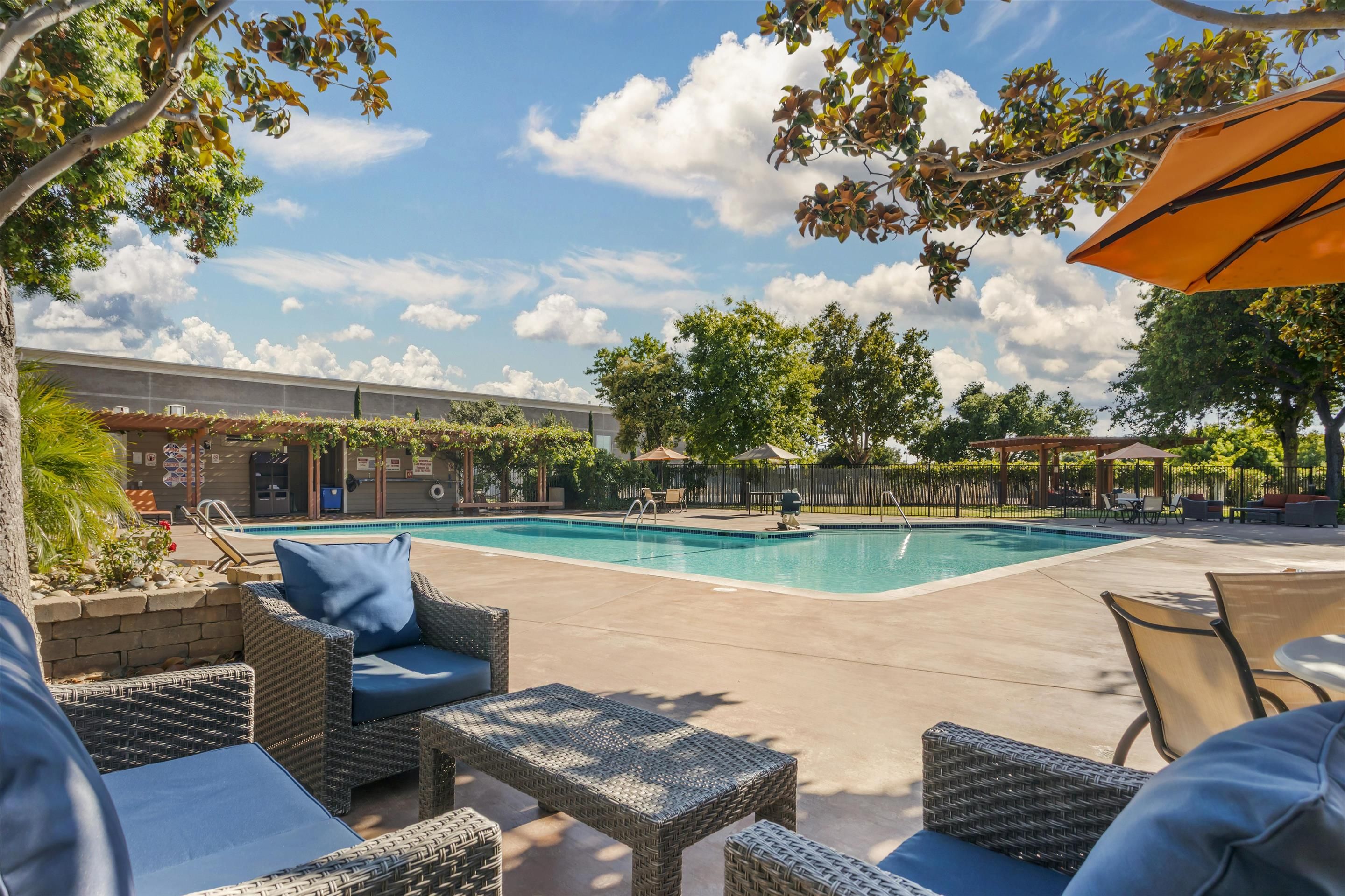 Best Western Plus Garden Court Inn - Fremont - Piscina