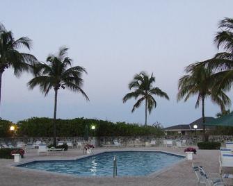 Beautiful Beach Villa With A Screened In Porch 2br - 2 Ba Fall Special! - Treasure Cay - Piscine