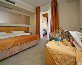 Park Hotel Zanzanù - Tignale - Bedroom