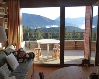 Chamrousse apartment, at the foot of the slopes and hiking trails, panoramic view of the mountains - Chamrousse - Soggiorno