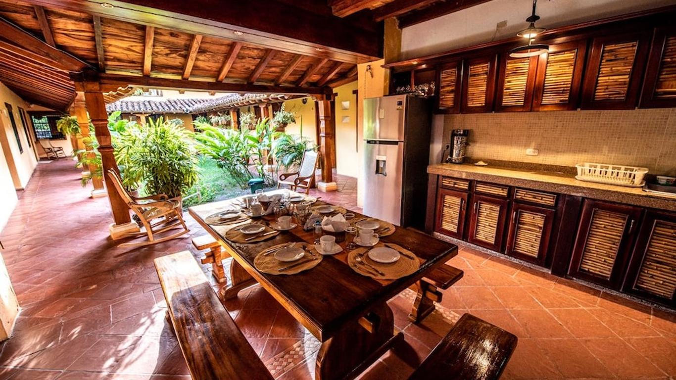 لا كاسا أمارييا