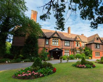 Stanhill Court Hotel - Horley - Gebäude