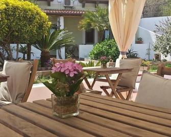B&B Il Cappero - Lipari - Patio